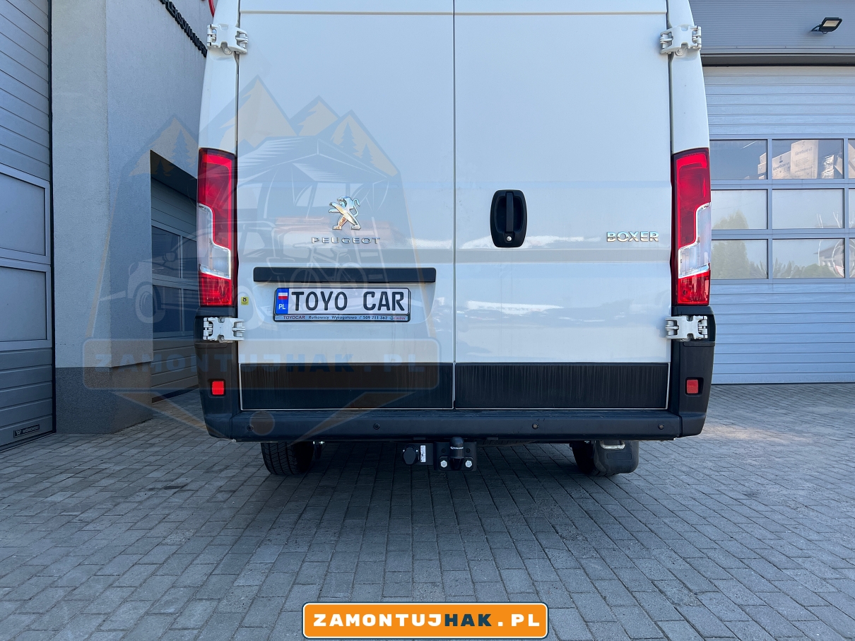 Stały hak holowniczy Westfalia w Peugeocie Boxer - solidność i wytrzymałość dla profesjonalnego użytku